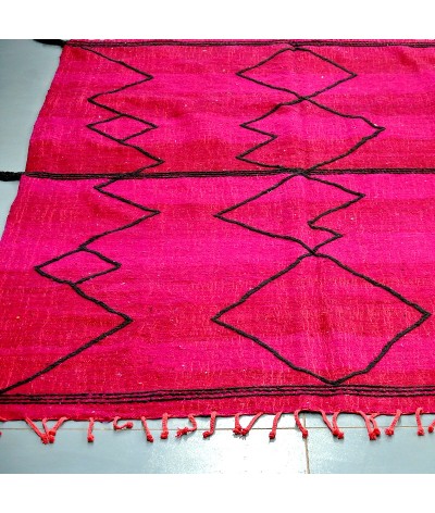 TAPIS FRAMBOISE BERBERE FAIT MAIN TISSAGE ARTISANAL