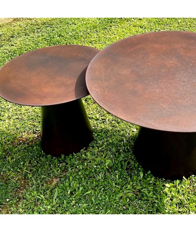 Tables en métal Lombok rouillées vernis mat pièces uniques design et industrielles