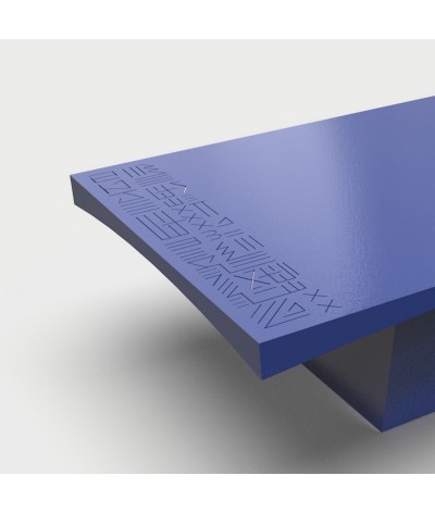 Table basse en métal Tribu acier naturel bleu détait de la découpe laser graphique