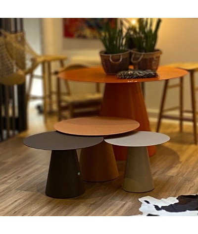 trio de tables basse rondes en métal couleur terre