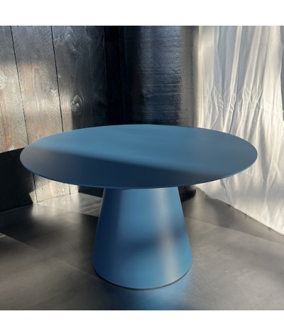 table basse ronde en métal lombok diam 80 bleu azur