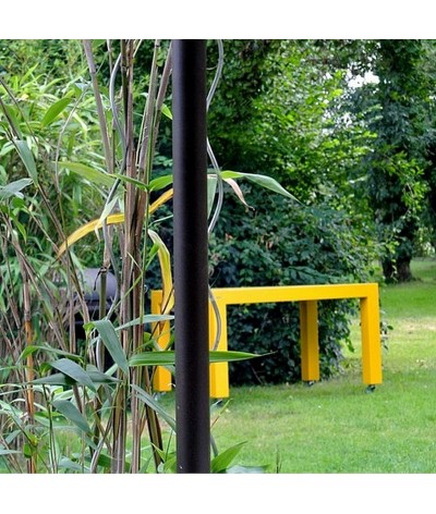 table de jardin couleur soleil en métal outdoor