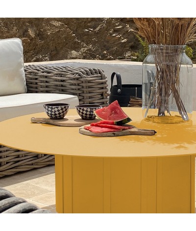 table basse ronde en métal de jardon jaune